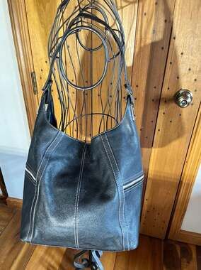 Tignanello Black Pebbled Leather Shoulder Bag with Contrast Stitching